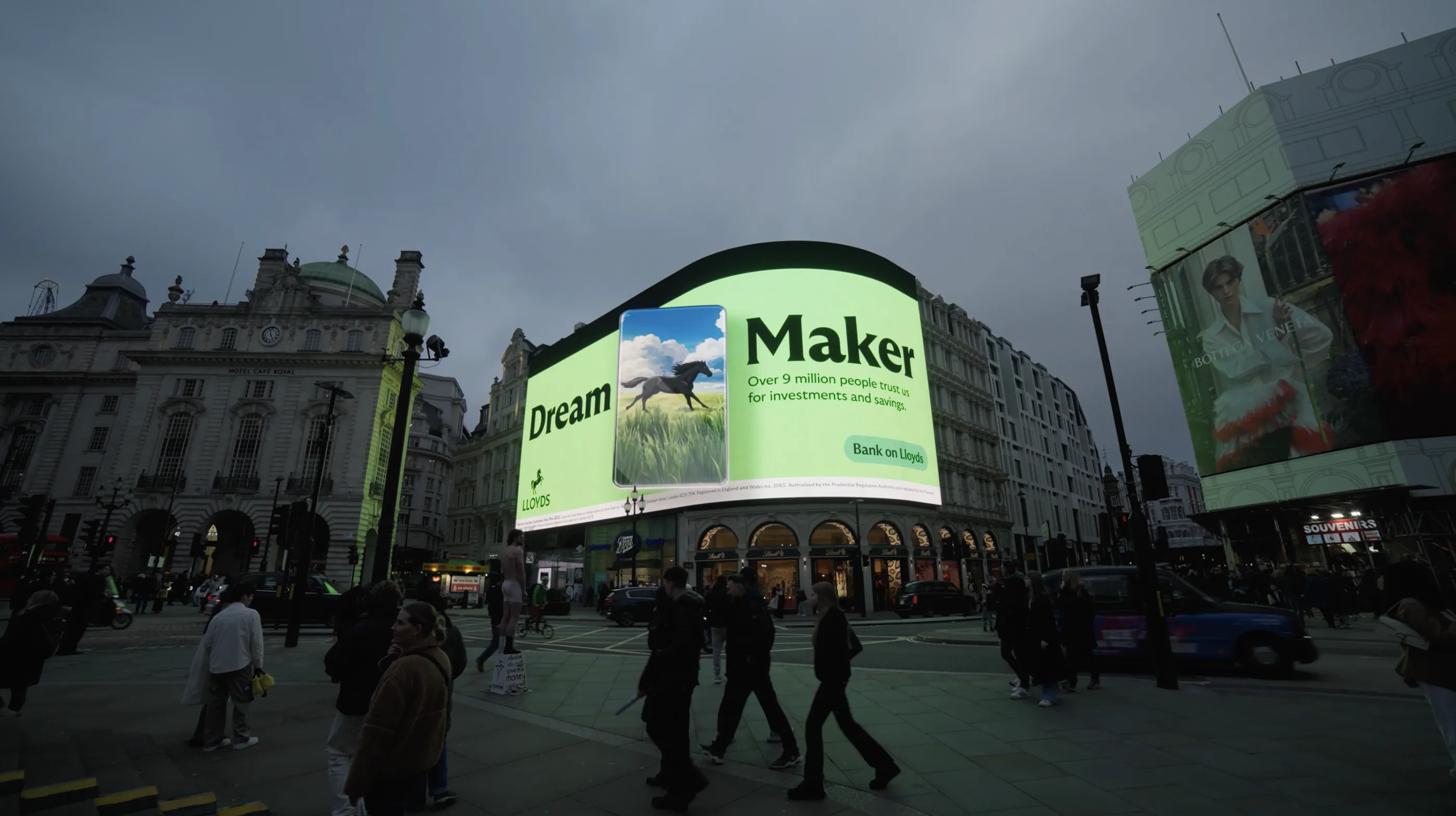 Lloyds Bank relaunch: 'Dream / Maker' on the Piccadilly Circus screen